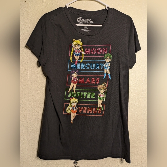 sailor moon Tops - Sailor Moon Graphic T-Shirt in Black Size Xl